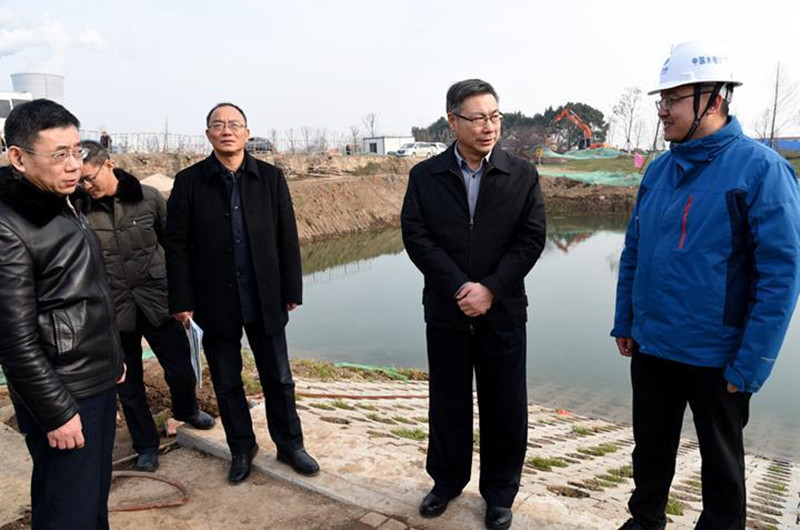 �±����г��߷�ο��פ�˲��Ӻ��ص㹤��һ����Ա